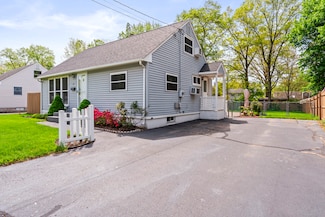 21 Roosevelt Blvd, Enfield, CT 06082