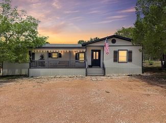 823 Trail Crest Dr, Canyon Lake, TX 78133