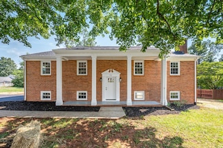 300 Robin Dr, Lynchburg, VA 24502