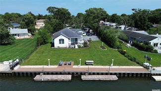 14C Penny Ln, Hampton Bays, NY 11946