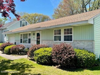 48 Tull Dr, Albany, NY 12205