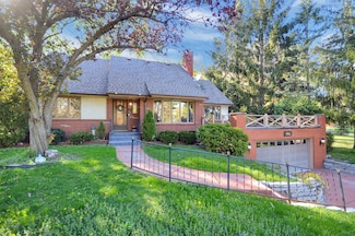 2905 Lake Blvd, Saint Paul, MN 55109