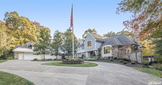 543 Roundtree Dr NE, Ada, MI 49301