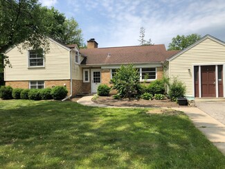 250 Woodstock Ave, Clarendon Hills, IL 60514