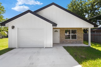306 Sherman St, Nocona, TX 76255