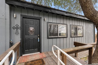 1413 Alamo Beach Rd, Pipe Creek, TX 78063