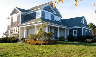 12 Pond Ln, Vineyard Haven, MA 02568