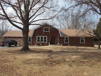 25212 Lone Pine Dr, Cleveland, MO 64734