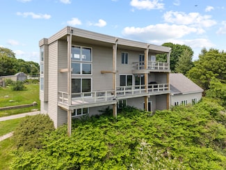70 Prospect Hill Rd, Groton, CT 06340