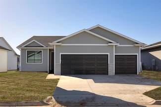 9748 Thorton Dr, Johnston, IA 50131