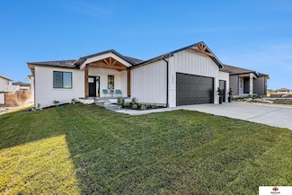 9435 Breashears St, Lincoln, NE 68516