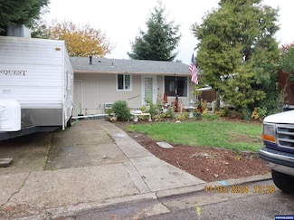 537 Hall St, Woodburn, OR 97071