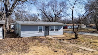 1135 Saint Stephens Dr, East Saint Louis, IL 62206
