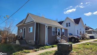 208 S 5th St, Marshalltown, IA 50158