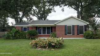 213 Attakapas Rd, Lafayette, LA 70501