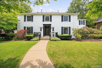 33 Oxford Blvd, Pleasant Ridge, MI 48069