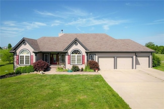 220 Lakota Ln, Lake Lotawana, MO 64086