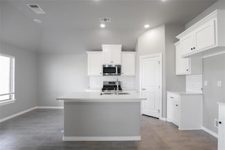 1105 SE 30th St, Moore, OK 73160