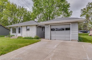 631 Lindsay St, West Branch, MI 48661