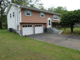 17 Johanna Ln, Monsey, NY 10952
