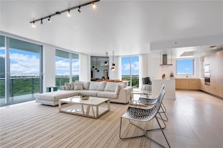 17111 Biscayne Blvd Unit 802, Aventura, FL 33160