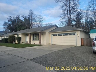 530 E Park St, Grants Pass, OR 97527