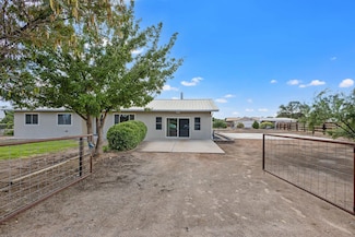 8 Silva Rd, Los Lunas, NM 87031