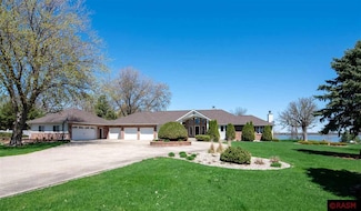 52084 190th Ln, Lake Crystal, MN 56055