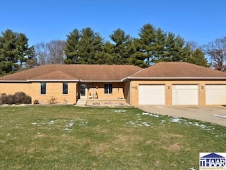 1228 E Heatherwood Ln, Clinton, IN 47842