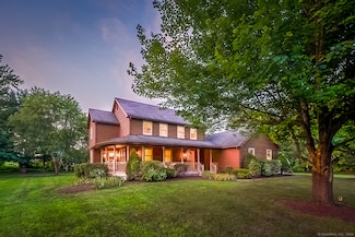 8 Country Farm Ln, Ellington, CT 06029