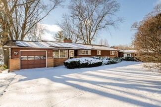 7094 S Maple Dr, Coloma, MI 49038