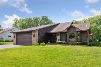 1435 Eastlake Dr, Chaska, MN 55318
