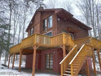 1103 Beaver Lake Dr, Lake Ariel, PA 18436