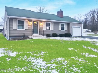 25 Vagele Ln, Glenmont, NY 12077