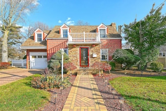 60 Connecticut Ave, Freeport, NY 11520