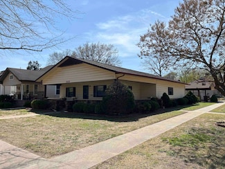 525 N 2nd St, Arkansas City, KS 67005
