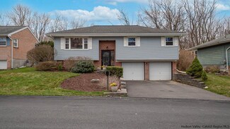 12 Chestnut Ct, Rensselaer, NY 12144