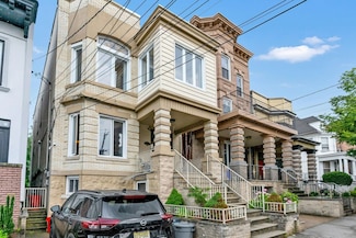 123 Shippen St, Weehawken, NJ 07086