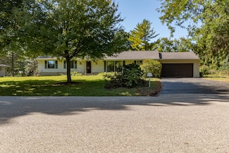 W226N8107 Longview Dr, Sussex, WI 53089