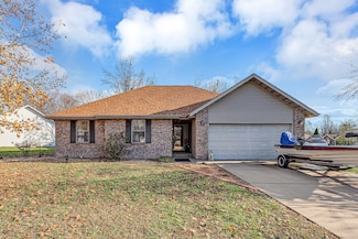 936 W Turnberry Blvd, Ozark, MO 65721