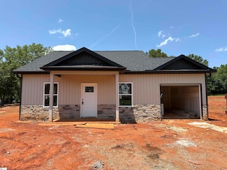 251 Woodgate Rd, Cowpens, SC 29330