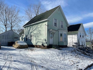 27 Locust St, Laconia, NH 03246