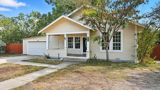 415 Elm St, Seguin, TX 78155