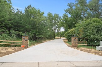 9486 S Robert Trail, Inver Grove, MN 55077