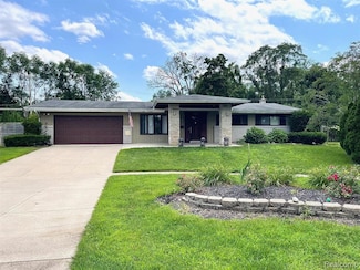 8488 Robinwood Cir, Shelby Charter Township, MI 48317