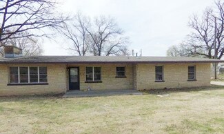 207 W 2nd St, Udall, KS 67146