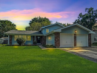 625 Bedford Dr, Crystal Lake, IL 60014