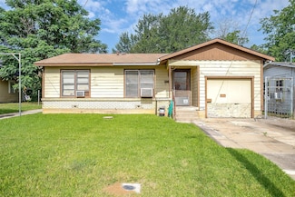 2824 Canton Dr, Fort Worth, TX 76112