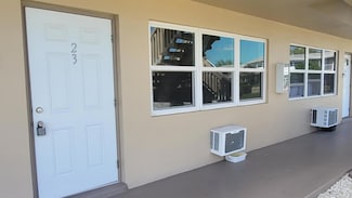 23 Kingswood B, West Palm Beach, FL 33417