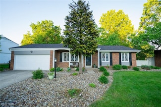489 Green Meadow Dr, Tallmadge, OH 44278
